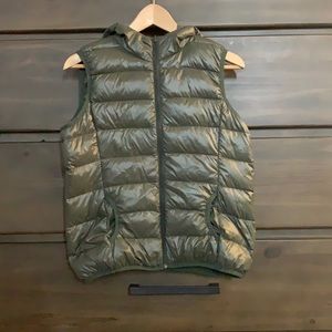Active Basic Puff Hooded Vest - Medium